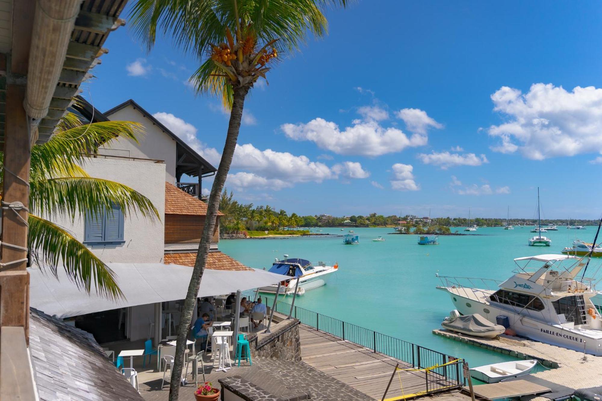 Beachfront Luxurious Stunning Sunset Boulevard Apartment, Grand Baie Exterior photo