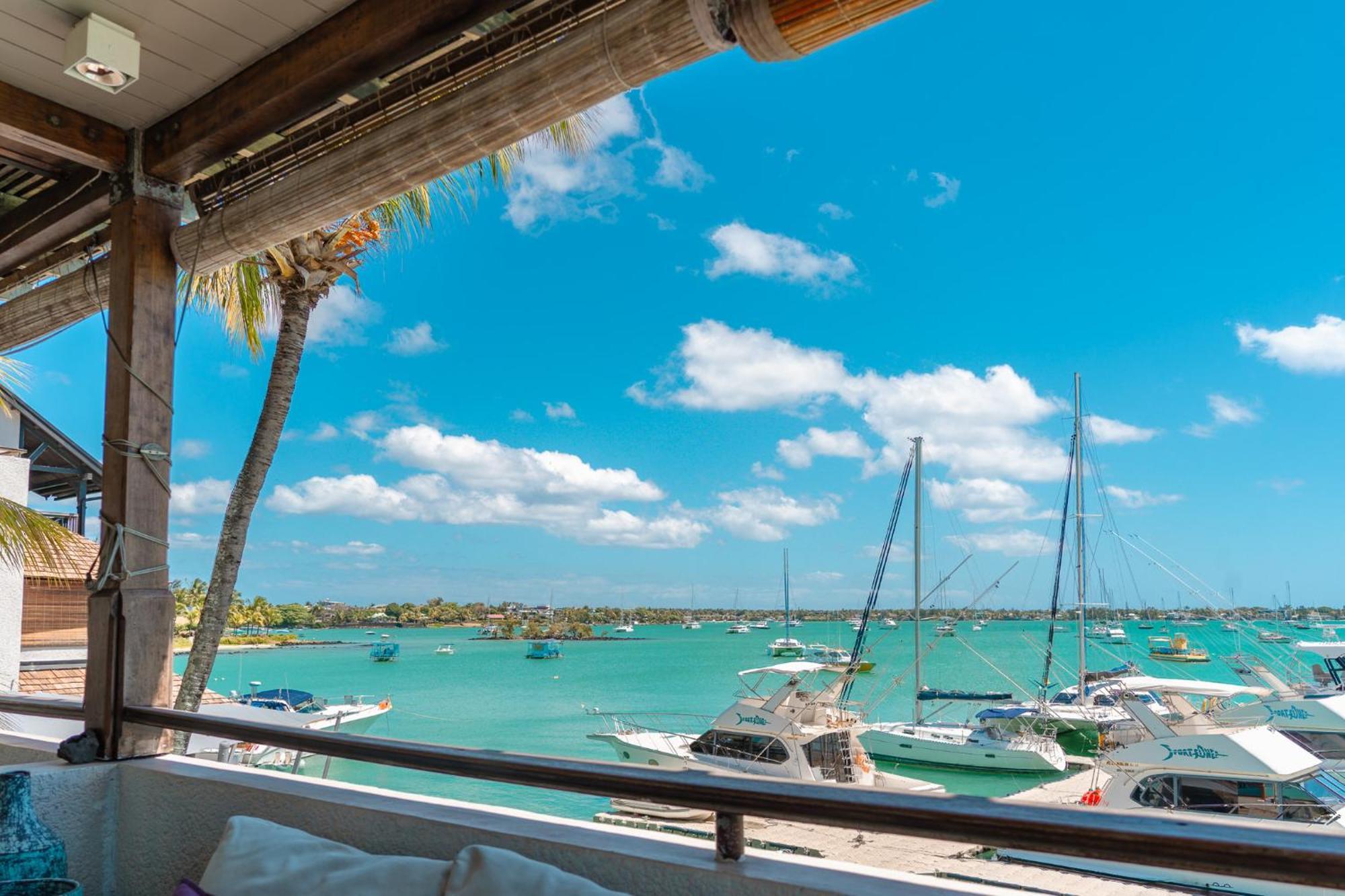 Beachfront Luxurious Stunning Sunset Boulevard Apartment, Grand Baie Exterior photo